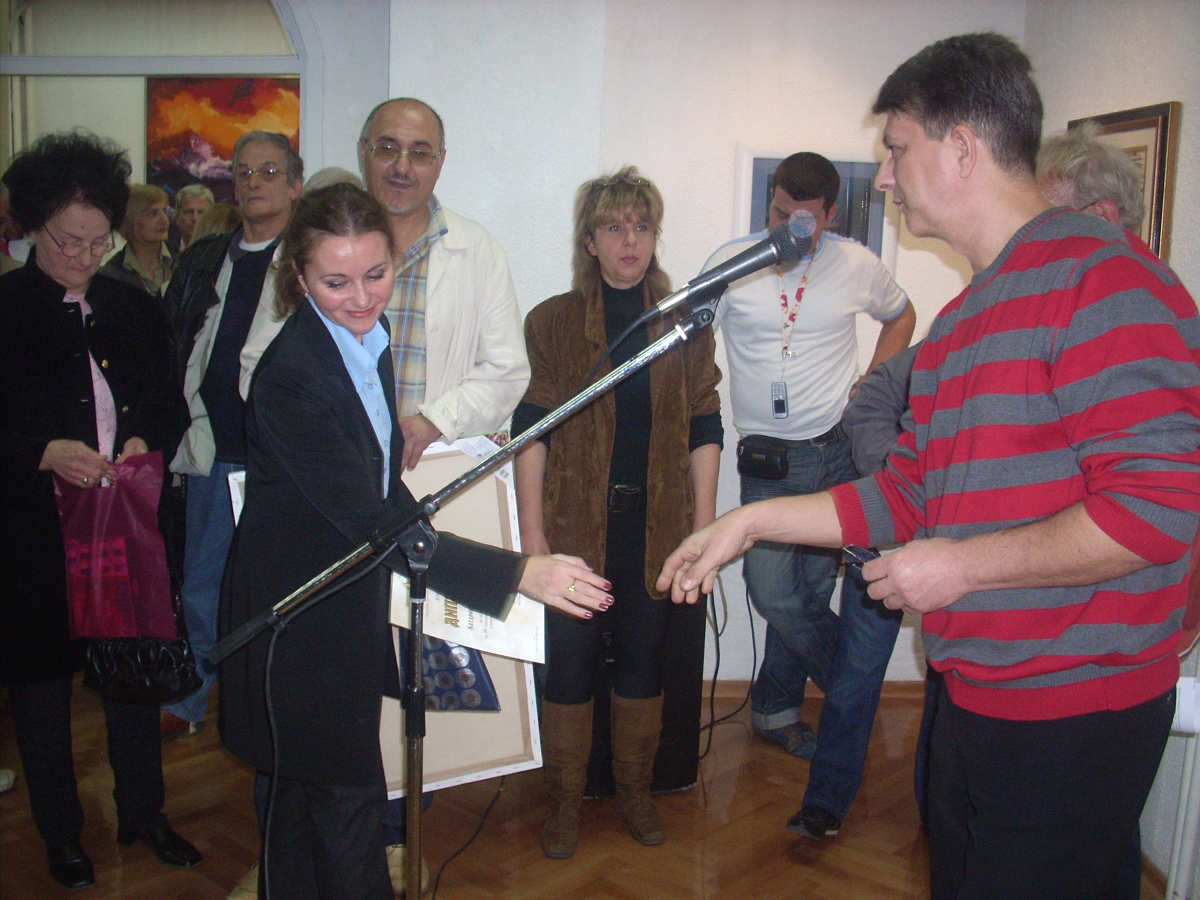 Dodela nagrade na godišnjoj selektivnoj izložbi članova „LUNE“ u Niškom kulturnom centru,2008. 